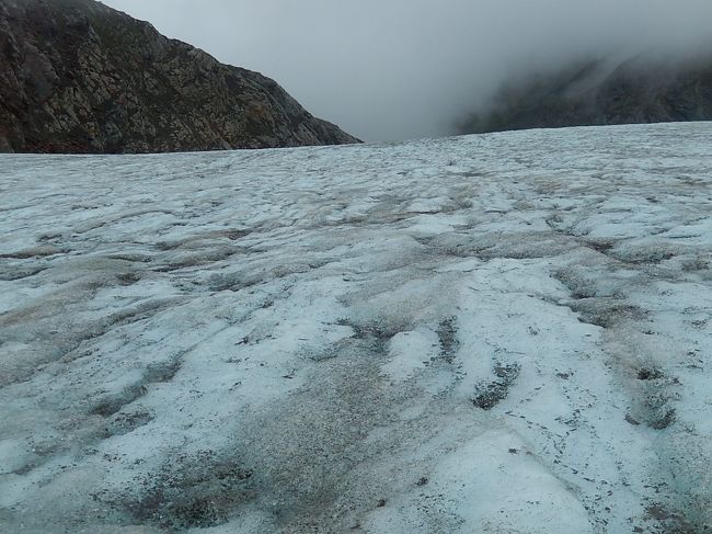 氷河ハイキング途中に撮影した氷河の状況・・・絶望感が漂う風景に見られた。<br /><br /><br />全員はもう二度と同じことをしたくないという凄く印象に残った氷河ハイキングであった。