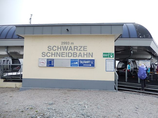 午後3時40分にゴンドラのある頂上駅(2993m)に到着した。