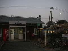 今治から乗った電車は4分ほどで波止浜駅に到着。
