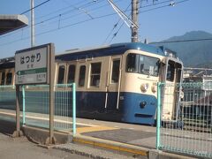 初狩駅に停車中の115系電車ですが、上野原駅で見たものとはカラーリングが異なります。
