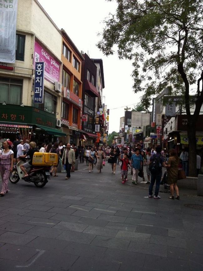 次は、パッピンスを求め、仁寺洞へ。ホテルから７〜８分です。