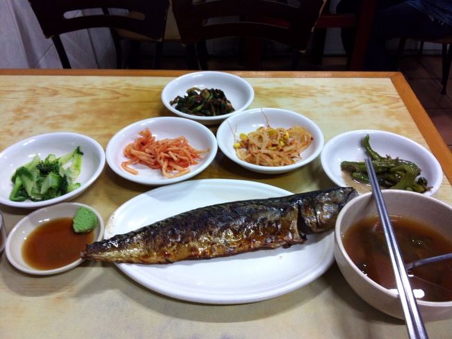 東大門の方に来ました。本当は、ホルモンやタッカンマリといきたかったのですが、どうもお腹の調子が優れず撤退。コドンオクイ(サバの定食)にしました。