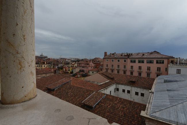 宮殿から市街を望む。