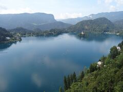 　「アルプスの瞳」と称されるのも納得です。