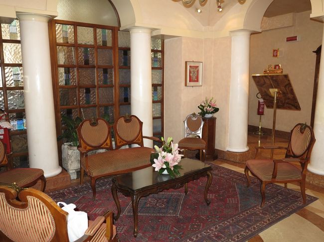 ホテルのロビー。