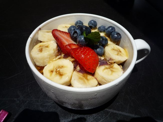 アサイーボウルで休憩
