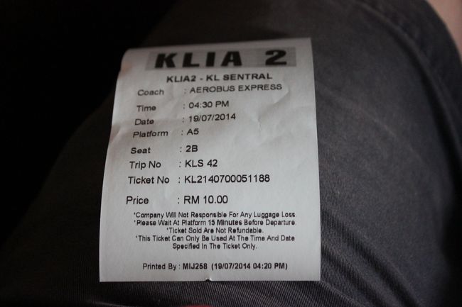 10RM。安い。<br />一応時間と座席指定もあるみたいな表記ですが、<br />満席になり次第出発の、あいてる席から座るかんじ。