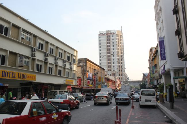 下調べも全くしてなかったのですが、<br />バス降り場から光のさす方へ進んでみる。