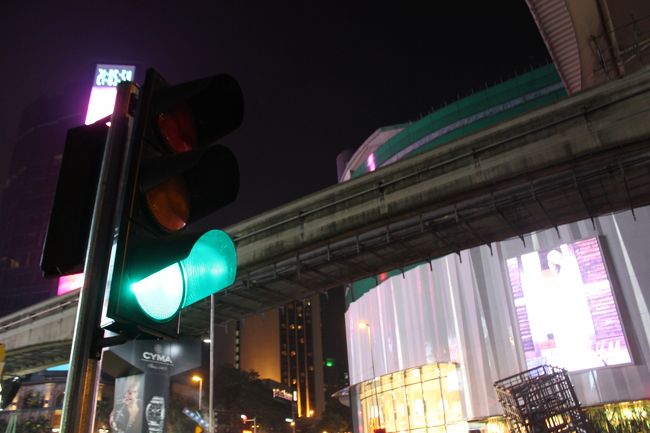 駅に戻ってきたので帰ります。<br />ほんとはペトロナスツインタワーを身に見にいこうと思ってたんだけど、<br />ブキッビンタンからだと乗り換えをしなければいけなく、<br />少し酔っぱらってめんどくさくなってしまったのです。<br /><br />翌朝は日帰りブルネイ旅行。<br />12時前には就寝し、早朝のKL ExpressでKLIA2に向かったのでした。