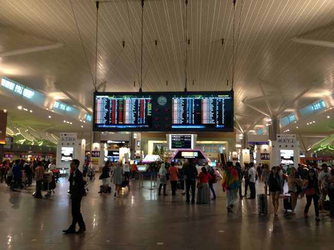 8時45分のフライトなので、くらいうちにホテルを出発。<br />これなら前日夜にTune hotelに泊まるのもいいかも。<br />と思うけど、Tune hotelもそんなに安くないのね。