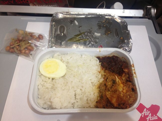 ナシレマ！<br />コウケンテツのマレーシア旅番組みたいなのをみて、<br />食べたかったんです〜。<br />ライスはココナッツミルクで炊いてるとかなんとか。<br />全く違和感もなく、おいしゅうございました。