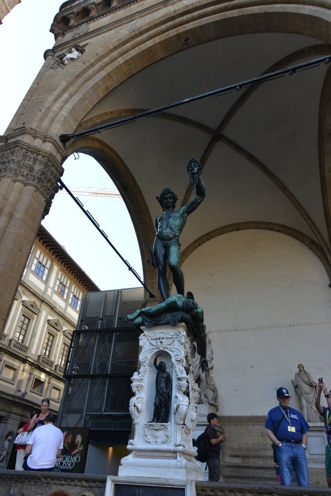 これはランツィの回廊。<br /><br />この左奥がウフィッツェ美術館の入り口です。