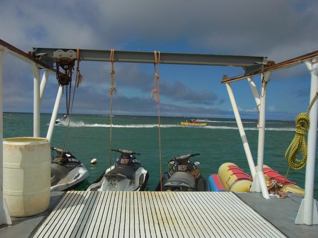 パラセイリング終わってお迎えの車を待ち、続いてハワイカイに移動。天気がいまいち。