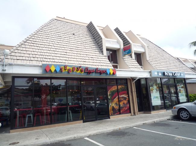 マリンスポーツ終了し送迎車が来るまでにテディーズ ビガー バーガー で休憩。