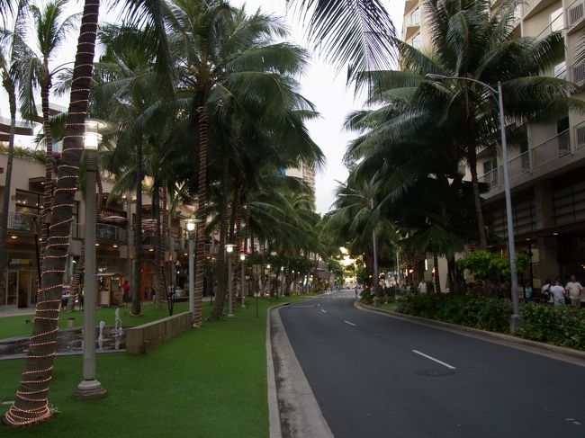 ホテルにお昼前には戻ってきたが全員体力消耗すぎてなんとここで寝てしまう、起きたら夕方(ﾟДﾟﾉ)ﾉ　なんてもったいないことをしてしまったんだろう。ごはん食べにビーチウォークに行きます。