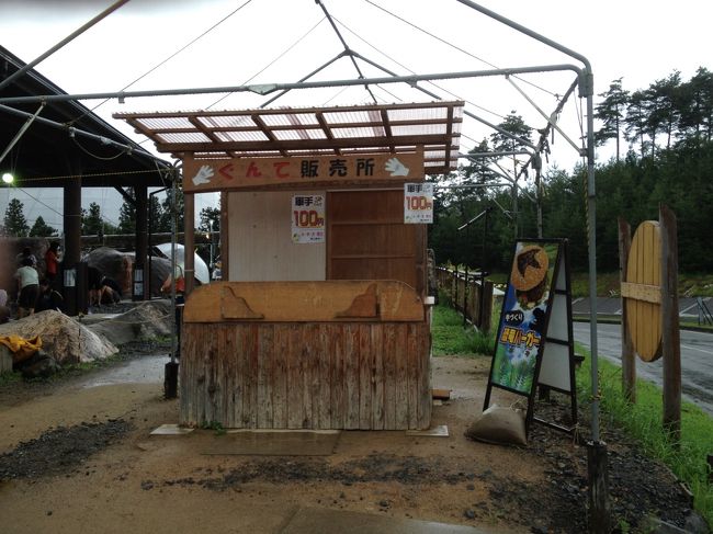 化石発掘体験会場にやってきました。<br /><br />怪我防止に軍手が販売