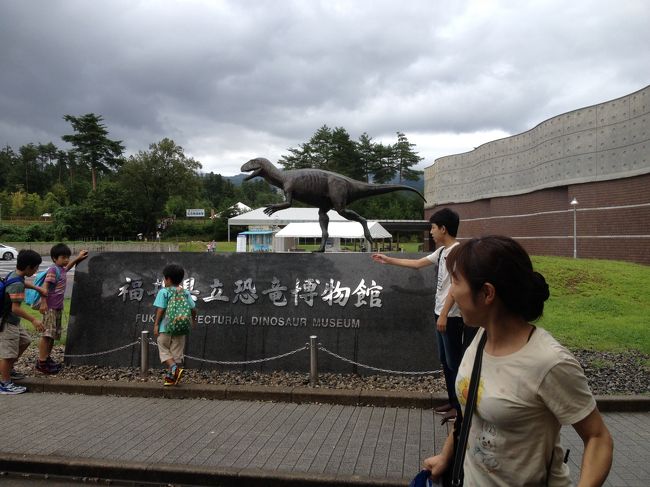 化石の発掘体験が終わりこれから、恐竜博物館へ移動です。