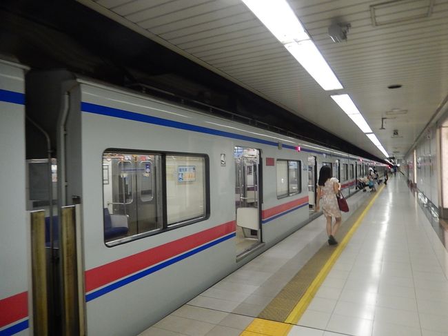 成田空港第二ビルで下車してバス乗り場へ向かう