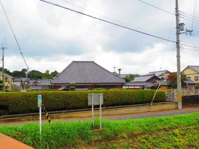 右手に五劫院の本堂大屋根が見えて来ます<br /><br />橋を渡りすぐです