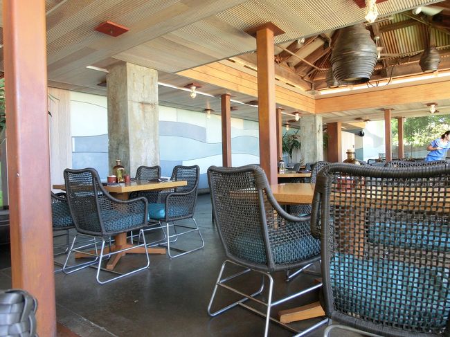 　ブレックファストの終わりの時間なので、かなり<br />空いていました。<br /><br />　おかげで、テラス寄りの良い席に案内してもらえました。<br /><br />　もちろん、事前に　ＪＣＢラウンジで予約済みでしたが。