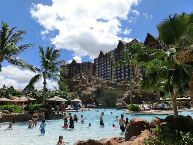 　食べ終わっても時間があるので、ビーチやプール沿いを<br />散歩してました。