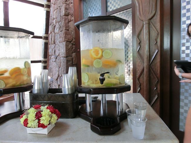 　ホテル入口にある、レモンウォーターです。<br /><br />　隠れミッキー。