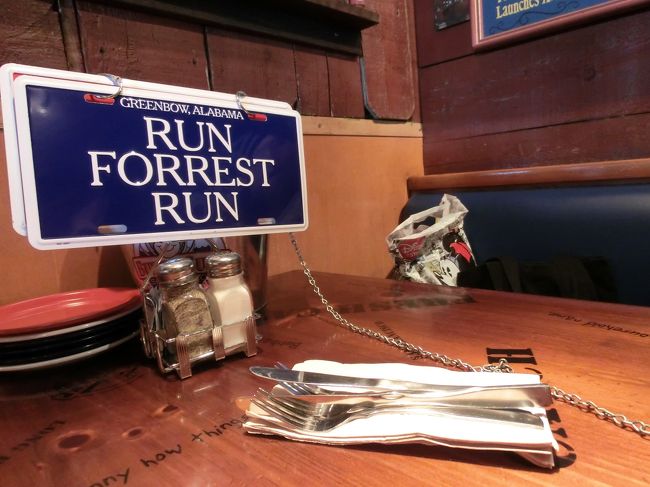 　この札を赤い「STOP」にすると、ウェイターさんが<br />来てくれます。