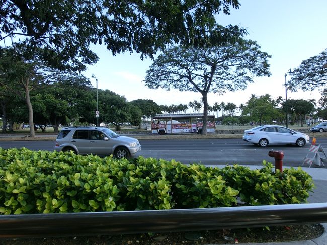 　アラモアナセンターの海側からトロリーに乗って、<br />ホテルまで。