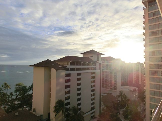 　ハレクラニ越しのサンセットです。