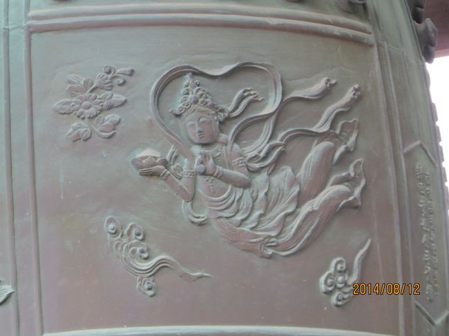 五劫院・鐘側面<br />天女の図柄