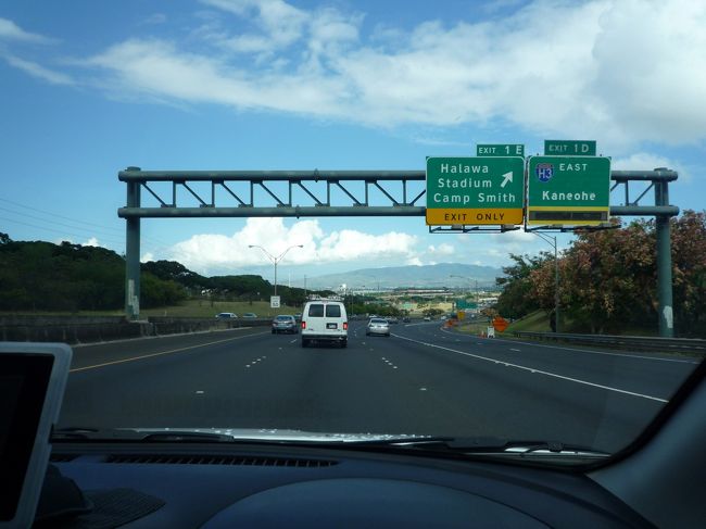 この日も娘が起きるの遅い＆用意が遅いのもあり8時に予約していたのに8時半にハイアットリージェンシーにあるハーツ営業所に着いた。