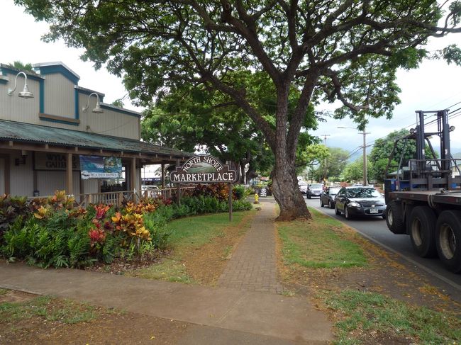 ノースショアマーケットプレイスに車を止めて周辺歩く