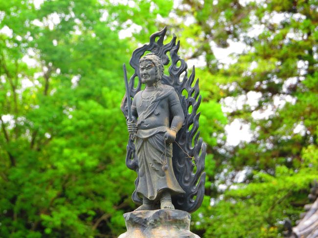 かんまん石の上の不動明王