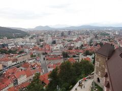 　時間がなかったので、ケーブルカーでリュブリャナ城へ。ここは市街地を一望できるスポットです。
