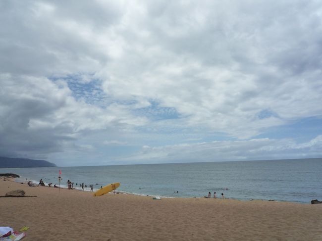 天気がどんどん悪くなっていきます、そしてすご〜く暑いわけではなかったので海水浴ちょっと寒そうな感じ。