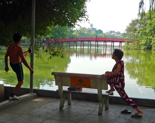 皆さん、朝の体操中。