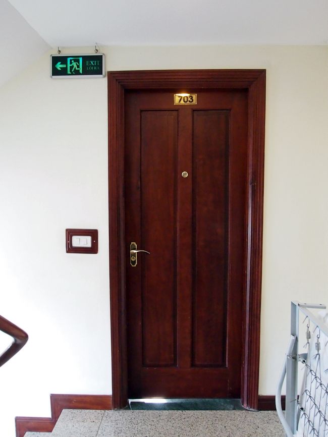 今回宿泊した、７０１号室。１フロアに２室。道路とは反対側の部屋で眺めはよくありません。まあ、ダナン移動のために宿泊し、明日午前中には、ダナンに移動なので、問題なし。