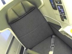 シートベルト一つとっても...高級感あり。