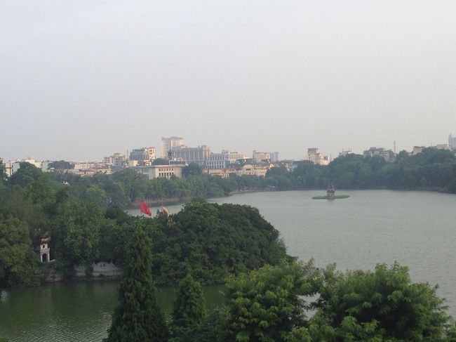 ハノイに到着<br />サパ行きのツアーを事前に日本から申し込んだところ、夜行列車が満席らしくて予約出来ないまま、ハノイに着いてしまった！不安‥でも何としても行きたい