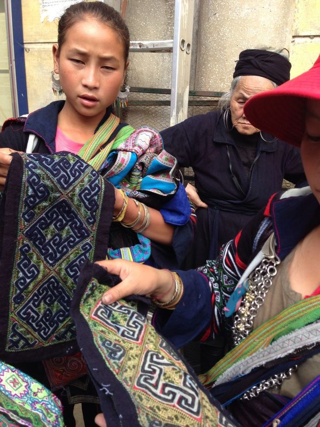 買う気で来ているとはいえ、<br />プレゼンが半端ない！売り子が増殖していき囲まれる私‥<br />パワーが凄いのです