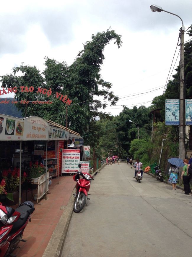 カットカット村は黒モン族が住むが<br />素朴ながら観光地化されていた