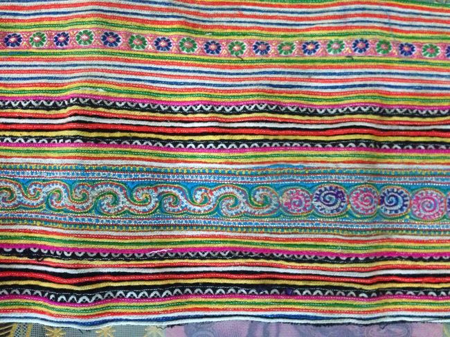 花モン族の刺繍たち