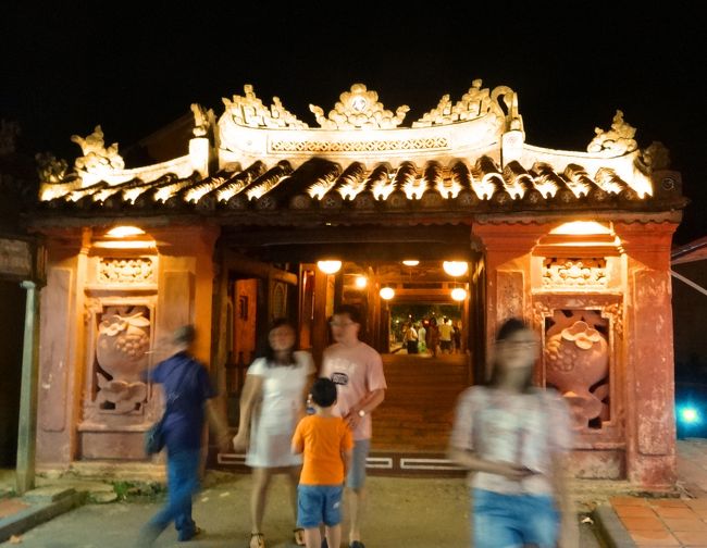 来遠橋を西側から渡ります。