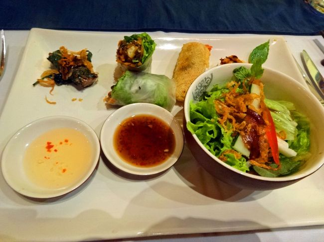 ベトナムスケッチに掲載されていた、エインシェントファイフォー風前菜／Ancient Faifo Appetizerを注文。<br />二人前で、230.000ﾄﾞﾝ<br />すこしずつベトナム料理が食べれて、味も良し。