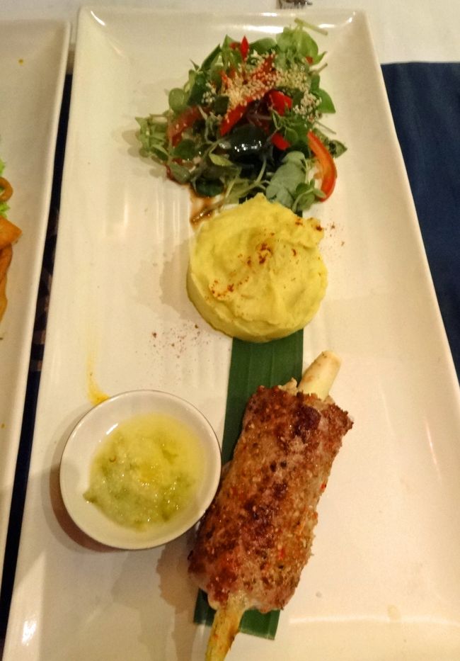 まぐろ料理を注文。<br />Grill　Tuna　In　Lemongrass　185，000ﾄﾞﾝ<br />これもいけます。<br />