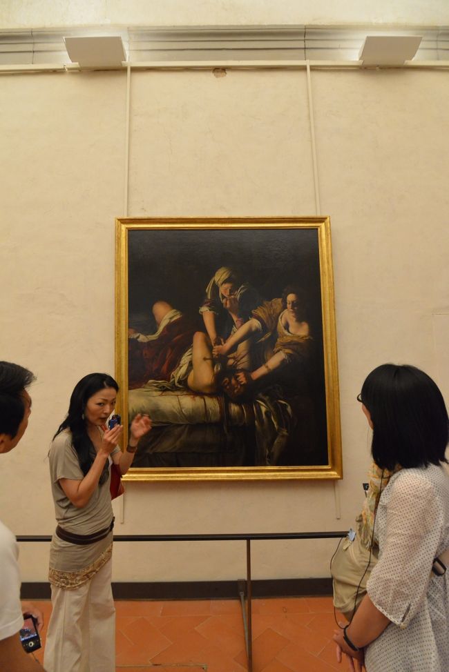 タイトル、作者とも忘れましたが、暗いトーンで描かれた女性が男の首を刎ねている衝撃的な画です。<br /><br />