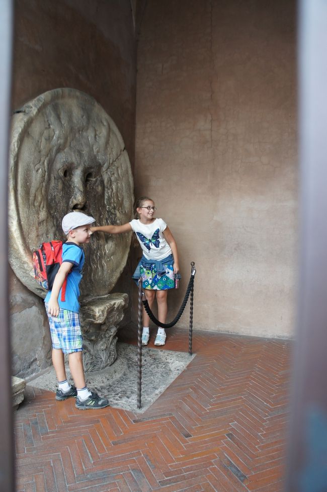 1度はやってみたい、真実の口。<br />16時過ぎてたと思いますが、かなり並びました。