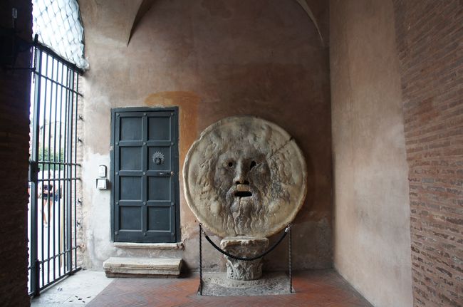 順番に写真撮影します。<br />スタッフが1人おり、頼めば撮影してくれますが、ものすごい勢いで連写してくれました(笑)