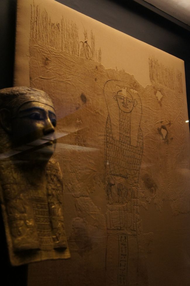 エジプト館。<br />ヨーロッパの人はエジプト好きですね。<br />落書きの様で面白かったので思わず撮ってしまいました。