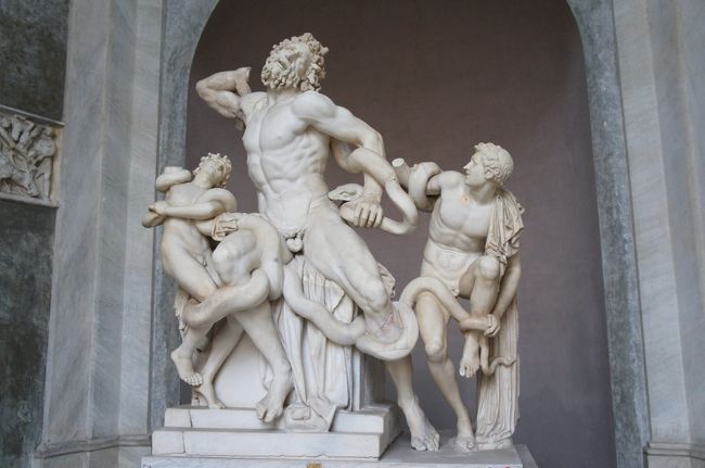 彫刻も大迫力です。